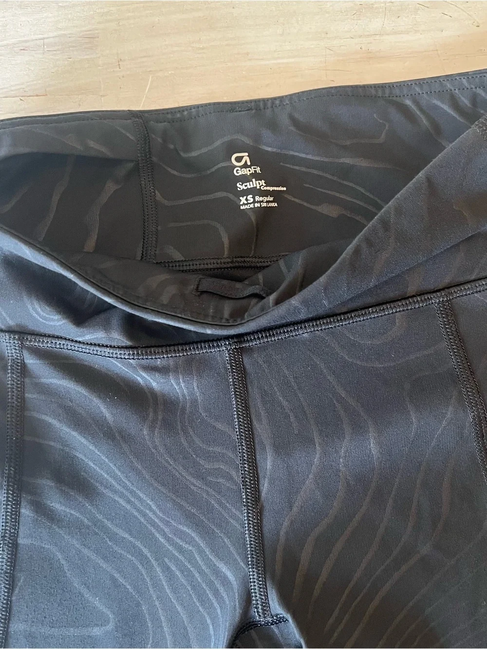 GAP sleek black